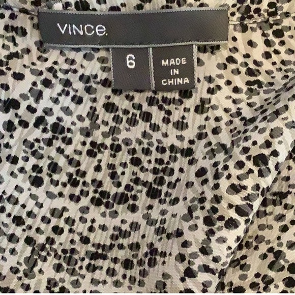 Vince 100% silk short sleeves romper spring summer dot has pockets vacation sz 6 - Picture 3 of 3